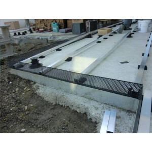 Kunststoff Lüftungsblende 5-9cm / schwarz / 250cm